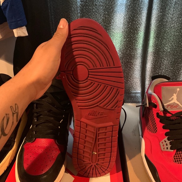 Black toe Jordan 1s - Picture 4 of 4